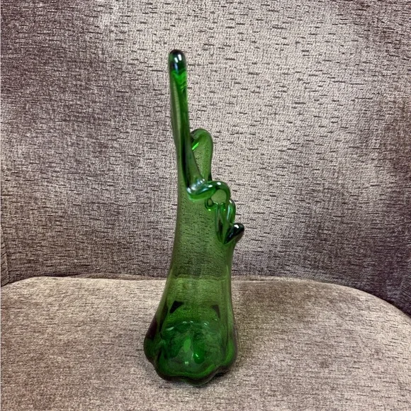 Vintage MCM Green Art Glass Five Finger Swung Vase Appx. 10” Taiwan. - Picture 4 of 9